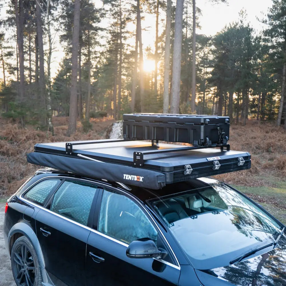 close up of the tentbox cargo 2.0  closed with storage box on the roof racks